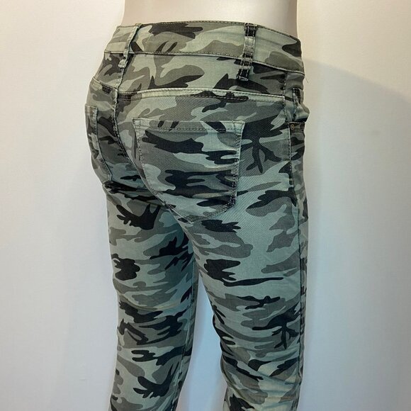 Lexxury Women's Camo Stretch Jeans - Size Small (36) - NWT - Picture 3 of 5